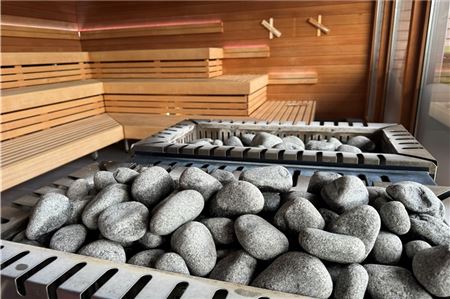 Auch die Steine für die Saunaanlagen wurden erneuert.