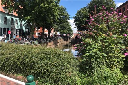 Auch eine Dorfführung durch Greetsiel findet während der Wandertage statt. Foto: Hauke Eilers-Buchta