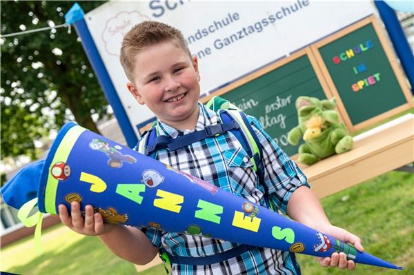 Bunter Start ins Grundschulleben Auch für Jannes geht die Schule los.