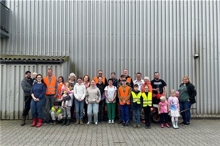 Auch in Tidofeld waren viele Freiwillige unterwegs und befreiten die Gegend von Müll und Unrat.