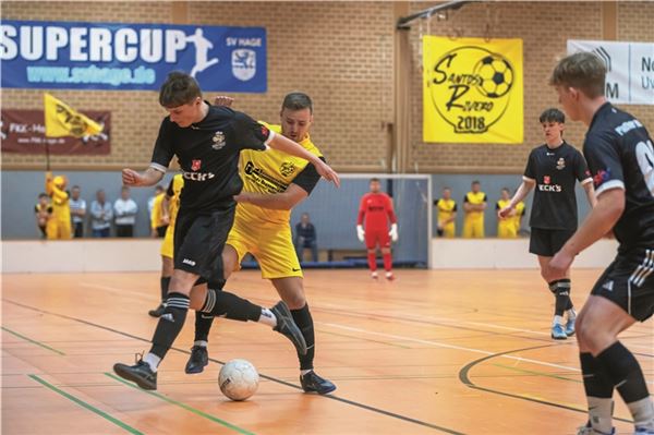 Auf dem Weg zum dritten Titelgewinn in Folge. „Santos Rivero“ (r. Tammo Barkhoff) schaffte den Gruppensieg. Foto: Ute Bruns