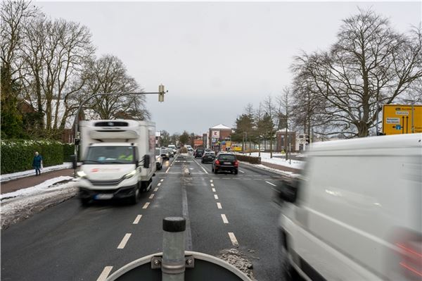 Auf die vielen Fahrzeuge auf der Bahnhofstraße kommen harte Zeiten zu.