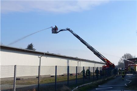 Aus mehreren Positionen wurde das Feuer bekämpft.