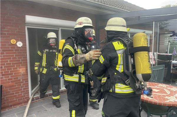 Kellerbrand in Norden: Gefrierschrank geht in Flammen auf Aus Sicherheitsgründen wurde die Strom- und Gasversorgung durch die Norder Stadtwerke unterbrochen.