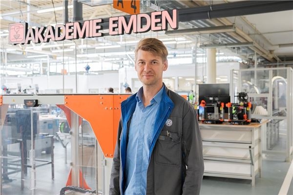 Ausbilder Herbert Kretzmer baute den 3D-Druck auf.