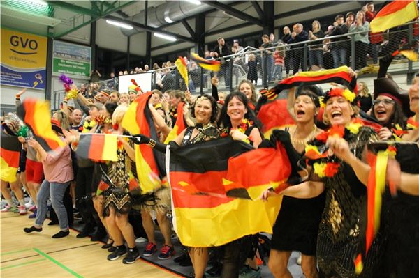 Ausnahmezustand in Marienhafe. Der 28. Dezember stand bei der 34. Brookmerland-Meisterschaft ganz im Zeichen der Grußbotschaft für Deutschlands Handball-Nationalmannschaft.