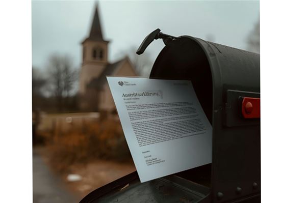 Austritte machen die Arbeit der großen Kirchen schwieriger. Foto: CanvasKi