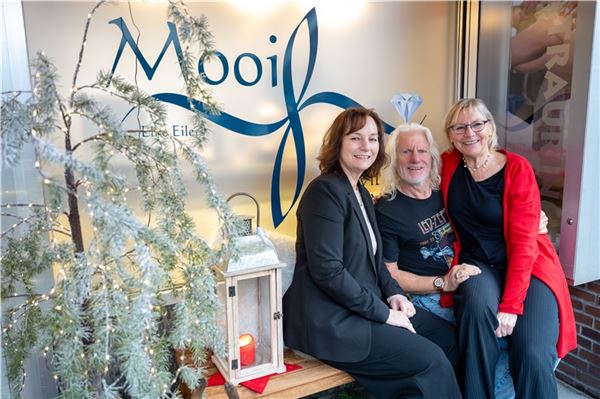 Beate de Boer (l.), Hermann Eilers und Elke Eilers bezeichnen den Laden als ihr Wohnzimmer.