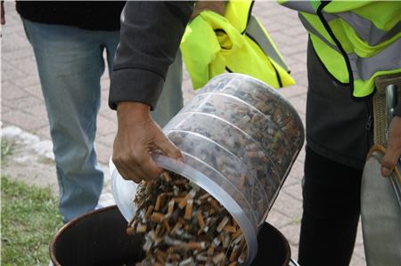 Bei den Cleanup-Tagen werden immer viele Zigaretten gefunden. Archivfoto: Johannes Müller