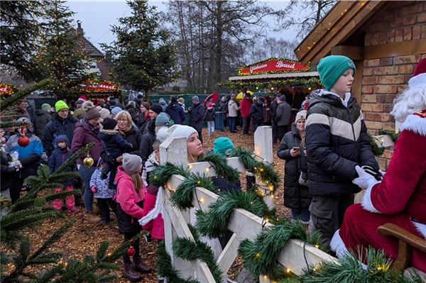 Weihnachtszauber in Menstede: Ein Dorf verbindet Tradition und Gemeinschaft