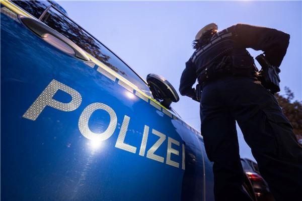 Motorradfahrer flüchtet vor der Polizei im Brookmerland