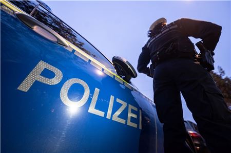 Motorradfahrer flüchtet vor der Polizei im Brookmerland