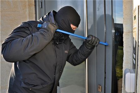 Einbrecher will nur aufs Klo