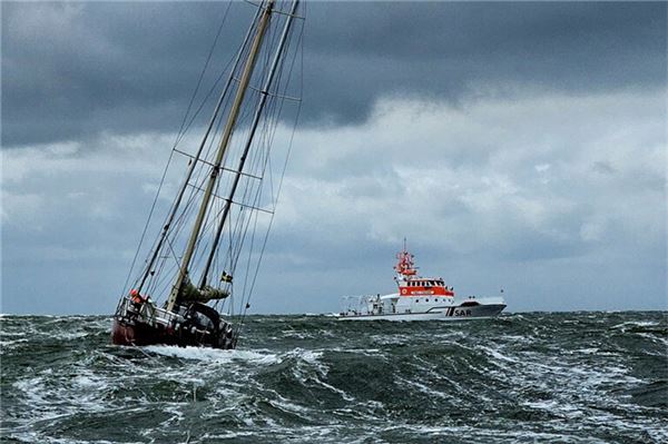 In Seenot bei Windstärke sieben In Seenot bei Windstärke sieben