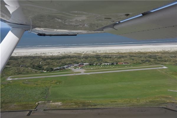 Von Norddeich mit dem Flugzeug nach Juist Von Norddeich mit dem Flugzeug nach Juist
