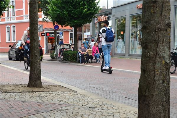 E-Scooter in Norden: Praktische Mobilität oder unterschätzte Gefahr?