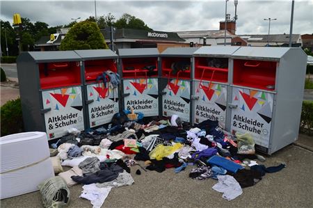 Altkleidercontainer werden zur Müllkippe – nicht nur in Norden