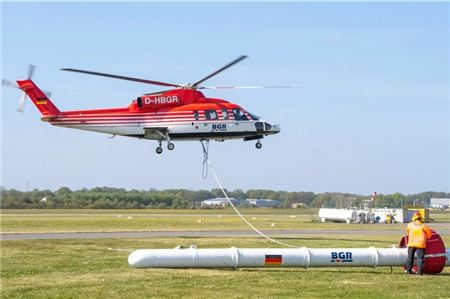 Hubschrauber aus Norddeich erkundet das Grundwasser