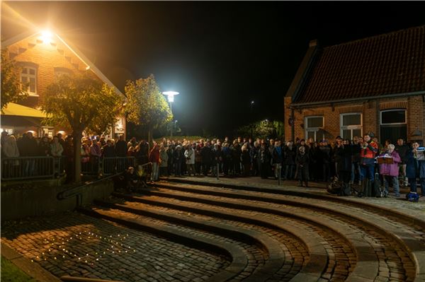 Gedenken in Norden: Über 100 Menschen erinnern an die Novemberpogrome