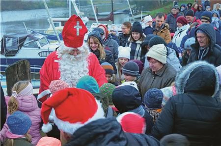 Nikolaus kommt per Boot nach Norden