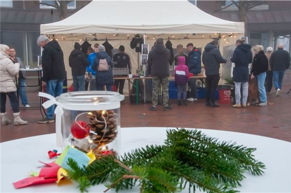 „Weihnachtsmarkt 2.0“ feiert gelungene Premiere in Hage