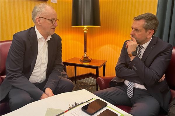 Gerold Conradi und Wirtschaftsminister Olaf Lies im Gespräch vor dem KURIER-Interview.