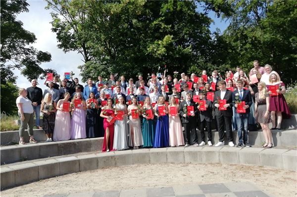 Erstes Etappenziel für 82 Schüler: Frederikenschule verabschiedet Absolventen