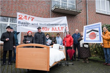 Lautstarker Protest des Aktionsbündnisses Krankenhaus Norden in Aurich