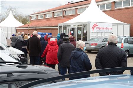 Chaos vor dem Impfzentrum