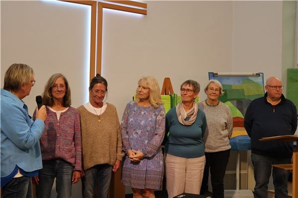 Birgit Poppen-Künnemann (v.l.) mit Iris van Delft, Iris Franke, Julie Ramsauer, Irmgard Neese, Helen Schäfer und Wolfgang Moschinski.