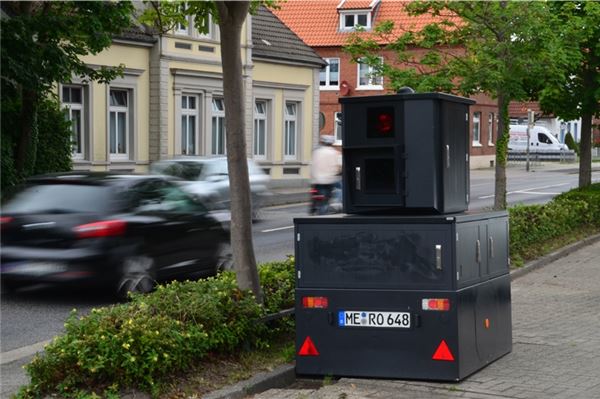 Burggraben in Norden: Mobiler Blitzer im Einsatz Bis Montag wird am Burggraben mobil geblitzt.