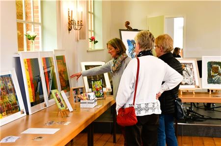 Bis Sonnabend, 5. Oktober, öffnet die Baptistengemeinde Norden ihre Christuskirche an der Osterstraße 139 wieder für eine Kunstausstellung. Foto: Reinhard Former