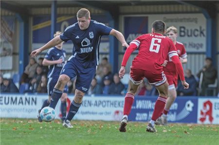 Blitztreffer. Nach nur 34 Sekunden in Halbzeit zwei traf Lars Hinrichs zum 2:1. Das gab mächtig Aufwind. Foto: Meret Edzards-Tschinke