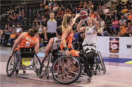 Brookmerlanderin spielt wieder für Deutschland. Auf den Top-Favoriten Niederlande treffen Lena Knippelmeyer und die deutschen Frauen am Montag. Los geht es gegen Frankreich. Foto: Steffie Wunderl