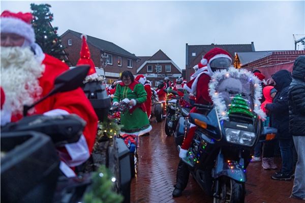 Bunt geschmückt waren am Sonntag die Weihnachtsrocker unterwegs. Foto: Meret Edzards-Tschinke