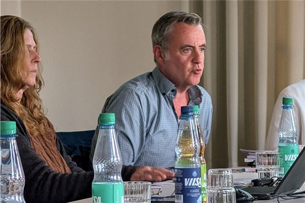 Christian Behringer sprach über den aktuellen Stand der Grundschulschließungen. Foto: Nicole Frischlich