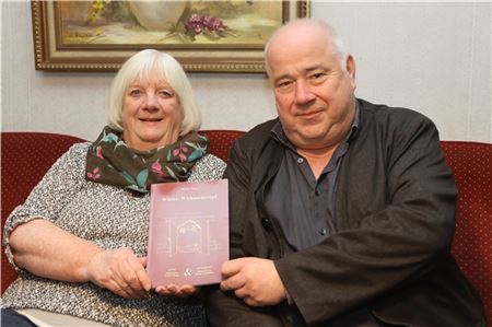 Christine Günnel und Verleger Rolf-Werner Blesene. Foto: Theo Gerken