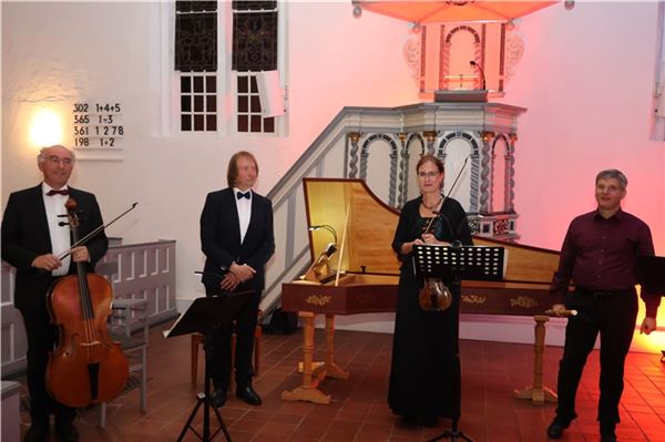 Christoph Otto Beyer, Reinhard Böhlen, Barbara Dreier und Ralf Tischer spielten am Freitagabend Pariser Quartette in der Bargeburer Kirche.