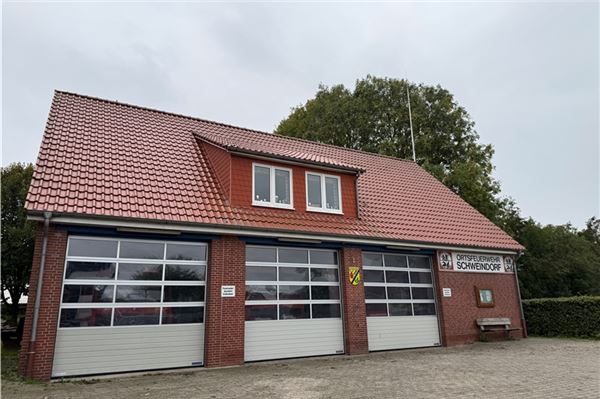 Zwei Wehren, ein Standort: Feuerwehr Ochtersum und Schweindorf ziehen nach Utarp Das bisherige Feuerwehrhaus Schweindorf.