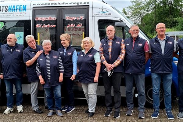 Das Bürgerbus-Team aus Hage blickt optimistisch in die Zukunft. Foto: privat