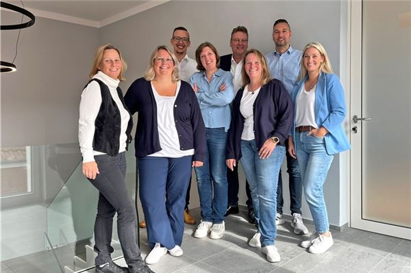 Das gesamte Team der Claashen Verwaltung (v. l.) : Vera Hedemann, Nina Lottmann, Marc Wemhöner, Tanja Kannegießer, Hartmut Janssen, Stefanie Tatjes, Marco Hoofdmann, Svenja Köster.