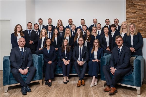 Seit Zehn Jahren in Ostfriesland vertreten Das gesamte Team von VON POLL IMMOBILIEN.