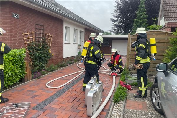 Kellerbrand in Norden: Gefrierschrank geht in Flammen auf Das Haus wurde als unbewohnbar eingestuft.