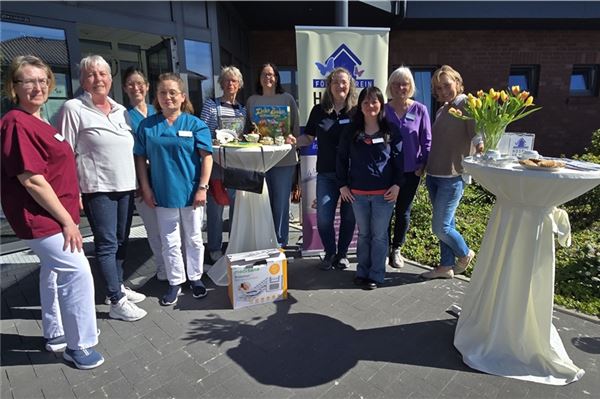 Große Gewerbeschau mit Jobchancen Das Hospiz am Meer veranstaltet einen eigenen Flohmarkt und bietet Kaffee und Kuchen zugunsten des Fördervereins an.