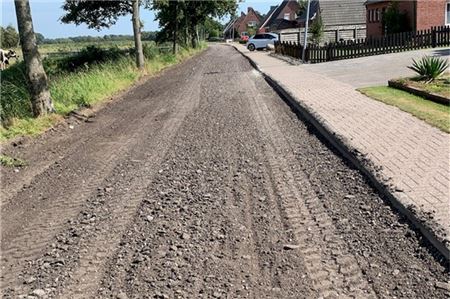Das neue Planum im Langhauser Weg vor dem Aufbringen der Asphaltdeckschicht.