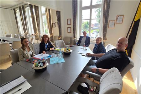 Das Orga-Team bei der Besprechung (v. l.): Katharina Engelmann, Irina Eifert, Bürgermeister Uwe Trännapp sowie Anke Alfert und Sven Jochems. Foto: Silvia Cornelius