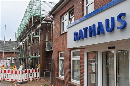 Das Rathaus der Samtgemeinde Brookmerland wird in mehreren Abschnitten modernisiert. Foto: Ute Bruns