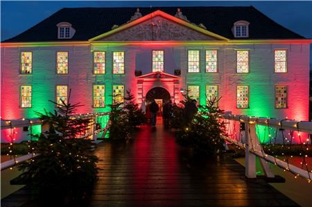 Das Schloss erstrahlte im Licht. Fotos: Meret Edzards-Tschinke