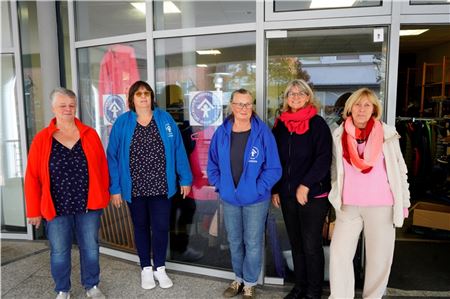 Das Team des Kleiderlädchens engagiert sich teils seit Jahrzehnten für die Bedürftigen.