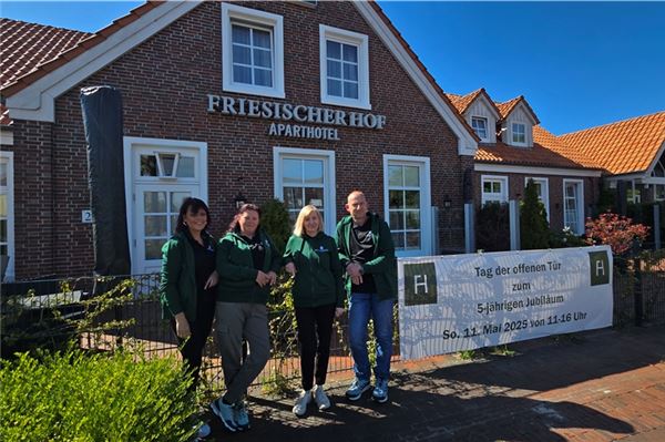 Tag der offenen Tür
am Sonntag Das Team vom Friesischen Hof freut sich auf zahlreiche Besucher zum Tag der offenen Tür zum fünften Jubiläum, Andrea Duis (v. l.), Marina Kleemann, Lucyna Feldmann und Torsten Rector.